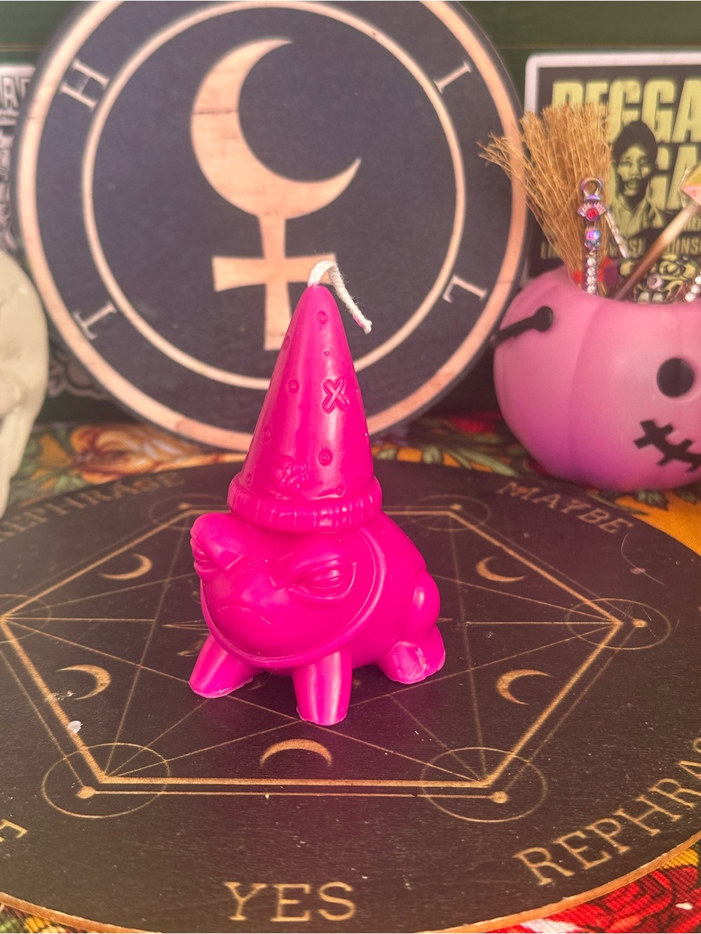 Grumpy Wizard Frog Candle - Picture 6 of 7